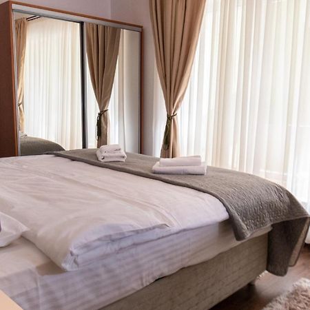 Nature Apartment - Minutes Away From The Old Town And Afi Mall 布拉索夫 外观 照片